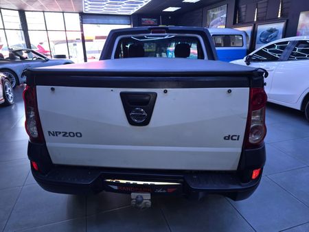 2018-Nissan-NP200-Nissan-NP200-15dCi-Safety-Pack_15