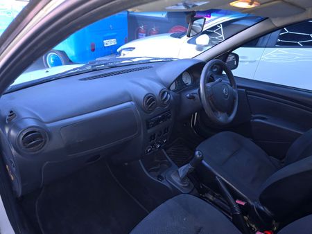 2018-Nissan-NP200-Nissan-NP200-15dCi-Safety-Pack_22