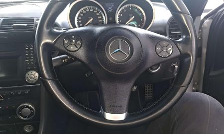 2011-Mercedes-Benz-SLK-200-Auto_11