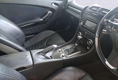 2011-Mercedes-Benz-SLK-200-Auto_12