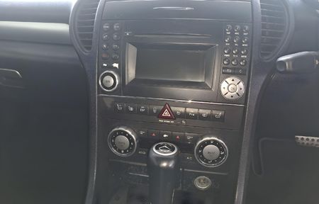 2011-Mercedes-Benz-SLK-200-Auto_13