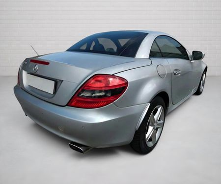 2011-Mercedes-Benz-SLK-200-Auto_4