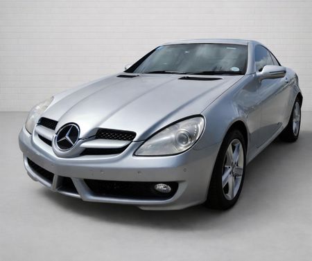 2011-Mercedes-Benz-SLK-200-Auto_5