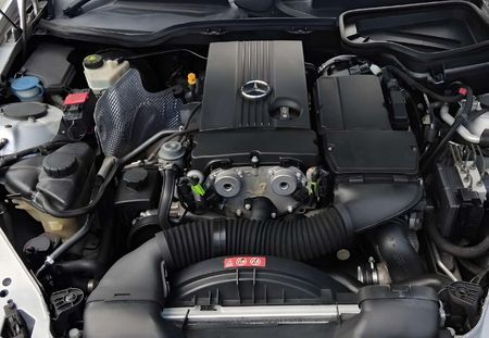 2011-Mercedes-Benz-SLK-200-Auto_7