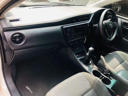 2021-Toyota-Corolla-18-Prestige_8