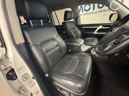 2019-Toyota-Land-Cruiser-200-45-D-V8-VX-R-Auto_14