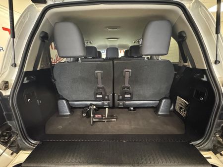 2019-Toyota-Land-Cruiser-200-45-D-V8-VX-R-Auto_17