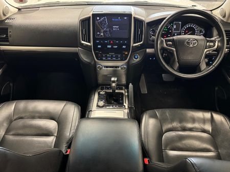 2019-Toyota-Land-Cruiser-200-45-D-V8-VX-R-Auto_5