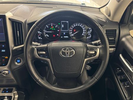 2019-Toyota-Land-Cruiser-200-45-D-V8-VX-R-Auto_7