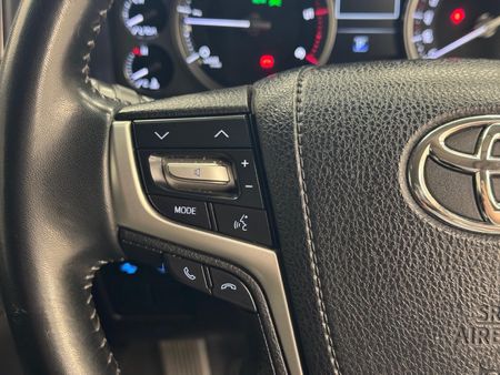 2019-Toyota-Land-Cruiser-200-45-D-V8-VX-R-Auto_8