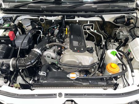 2017-Suzuki-Jimny-13_12