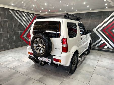 2017-Suzuki-Jimny-13_15