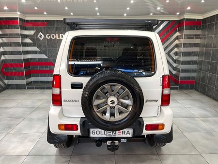2017-Suzuki-Jimny-13_16