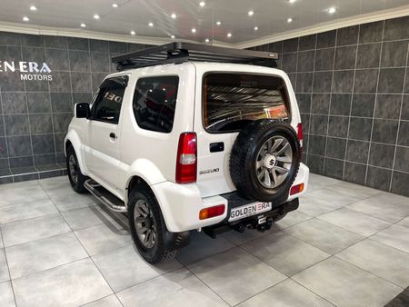 2017-Suzuki-Jimny-13_18