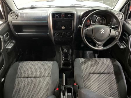 2017-Suzuki-Jimny-13_5