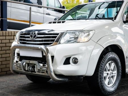 2016-Toyota-Hilux-30-D-4D-4x4-Legend-45-Single-Cab_12