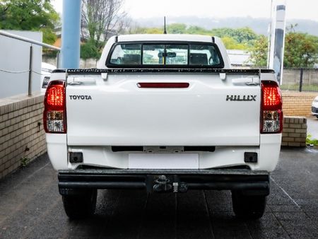 2016-Toyota-Hilux-30-D-4D-4x4-Legend-45-Single-Cab_18
