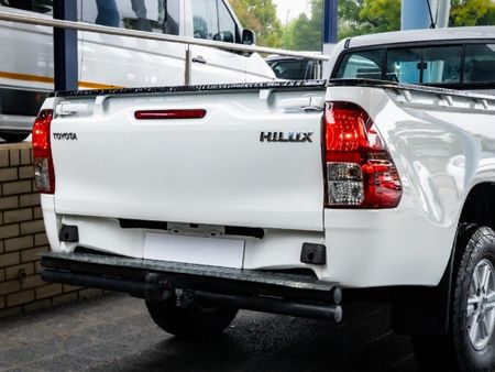2016-Toyota-Hilux-30-D-4D-4x4-Legend-45-Single-Cab_5