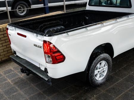 2016-Toyota-Hilux-30-D-4D-4x4-Legend-45-Single-Cab_7