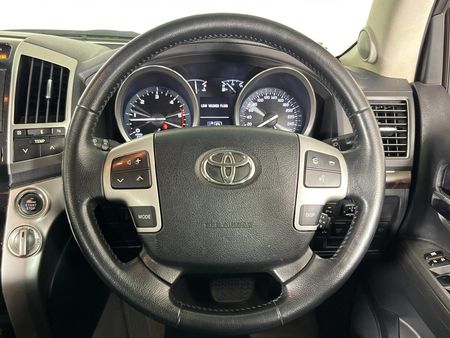 2015-Toyota-Land-Cruiser-200-45-D-V8-VX-Auto_10