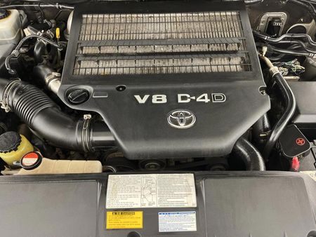 2015-Toyota-Land-Cruiser-200-45-D-V8-VX-Auto_11
