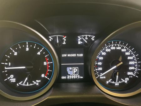 2015-Toyota-Land-Cruiser-200-45-D-V8-VX-Auto_2