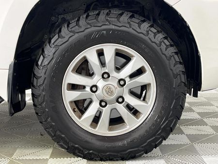 2015-Toyota-Land-Cruiser-200-45-D-V8-VX-Auto_5