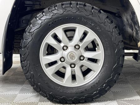 2015-Toyota-Land-Cruiser-200-45-D-V8-VX-Auto_7
