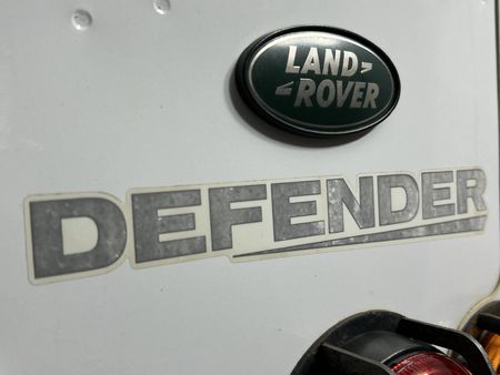 2013-Land-Rover-Defender-110-22D-Station-Wagon_11