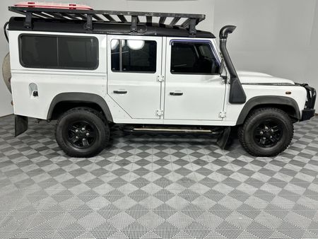 2013-Land-Rover-Defender-110-22D-Station-Wagon_16