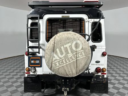 2013-Land-Rover-Defender-110-22D-Station-Wagon_17