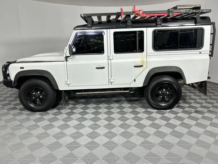 2013-Land-Rover-Defender-110-22D-Station-Wagon_18