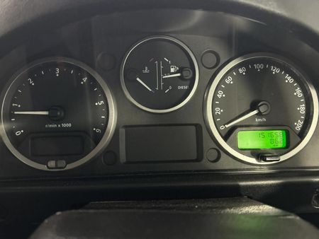 2013-Land-Rover-Defender-110-22D-Station-Wagon_2