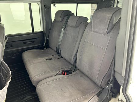 2013-Land-Rover-Defender-110-22D-Station-Wagon_3