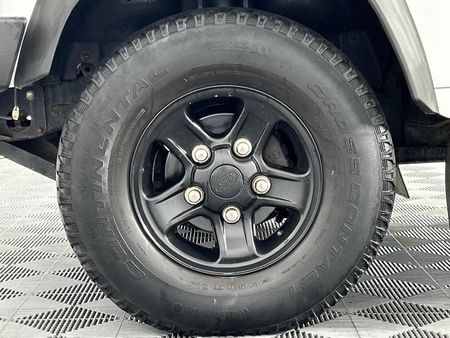 2013-Land-Rover-Defender-110-22D-Station-Wagon_4
