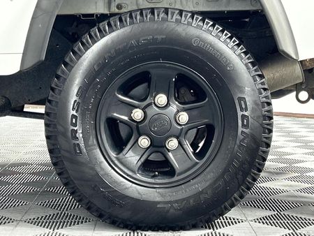2013-Land-Rover-Defender-110-22D-Station-Wagon_6