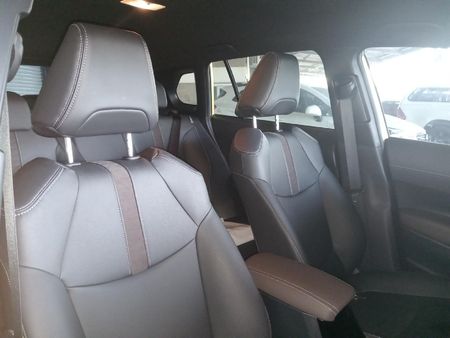 2026-Toyota-Corolla-Cross-18-XR-Hybrid_13