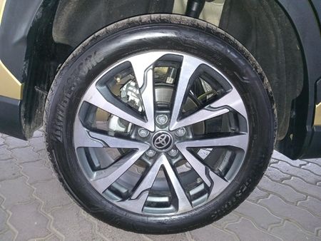 2026-Toyota-Corolla-Cross-18-XR-Hybrid_14