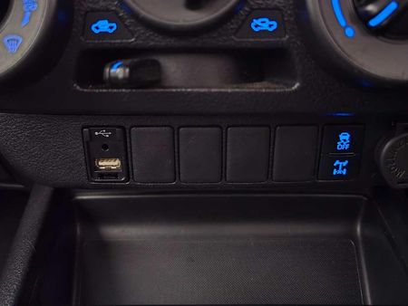 2024-Toyota-Hilux-24GD-6-4x4-Raider-X-Auto-Double-Cab_23