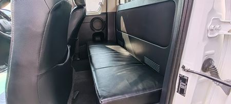 2023-Toyota-Hilux-24-GD-6-Raised-Body-SRX-Auto-Extended-Cab_13