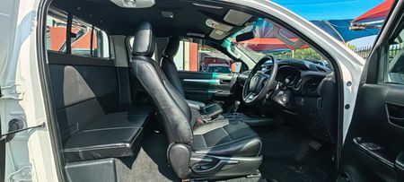 2023-Toyota-Hilux-24-GD-6-Raised-Body-SRX-Auto-Extended-Cab_17