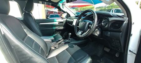 2023-Toyota-Hilux-24-GD-6-Raised-Body-SRX-Auto-Extended-Cab_18