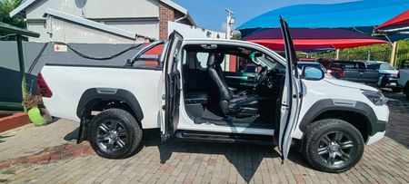 2023-Toyota-Hilux-24-GD-6-Raised-Body-SRX-Auto-Extended-Cab_28