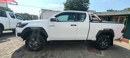 2023-Toyota-Hilux-24-GD-6-Raised-Body-SRX-Auto-Extended-Cab_4