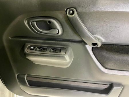 2016-Suzuki-Jimny-13_9