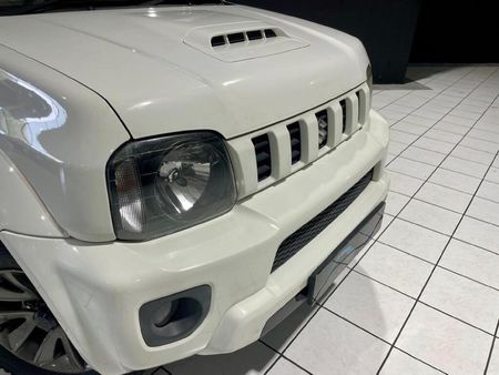 2016-Suzuki-Jimny-13_5