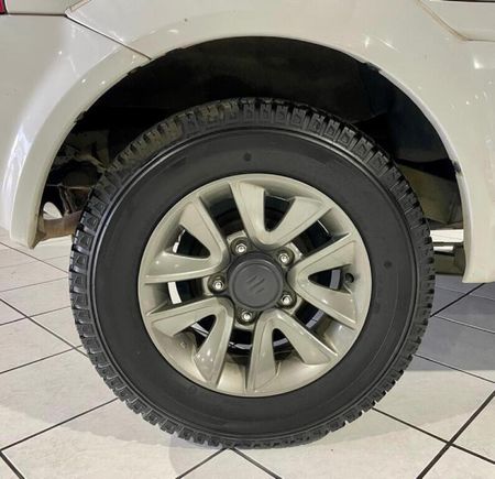 2016-Suzuki-Jimny-13_7
