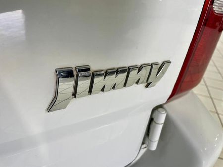 2016-Suzuki-Jimny-13_8