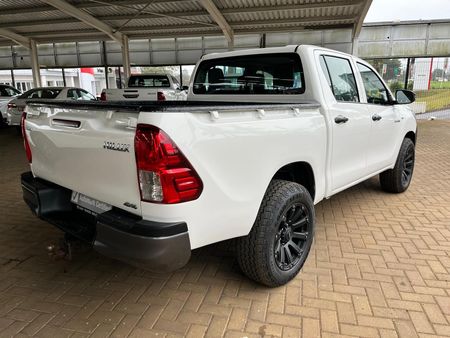 2019-Toyota-Hilux-24-GD-6-SR-4x4-Double-Cab_1