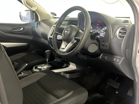 2025-Nissan-Navara-25D-LE-4X2-Double-Cab-Auto_9